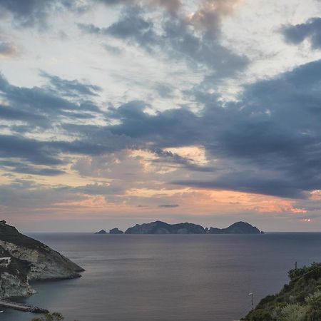 Maridea Casa Vacanza- Le Alcove Sul Mare Suites Ponza Exterior photo